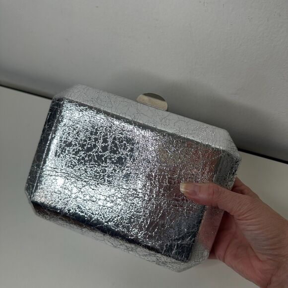 Lulu's Silver Metallic Krinkle Box Snap Close Clutch Purse & Chain Strap - Picture 5 of 16